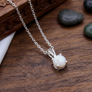 จี้เงินแท้ 925 ประดับโอปอลทรงกลมสีขาวธรรมชาติแบบคาโบชอง พร้อมสร้อยคอ Memoria Jewels ขายส่ง - Product Image 1
