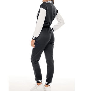 Ensemble de survêtement sport décontracté 2 pièces pour femme, couleur unie, manches courtes, séchage rapide, noir et blanc, boutonné sur le devant, en coton tricoté, coupe ample - Product Image 3