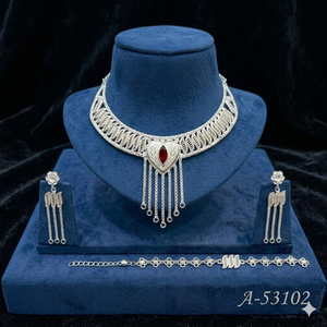 ชุดเครื่องประดับสำหรับงานแต่งงานของผู้หญิงจาก MOLL JEWELLERS ดีไซน์ทันสมัย ชุบทองและเงิน ประดับด้วยหินสีแดง ประกอบด้วยสร้อยคอ ต่างหู และแหวน - Product Image 2