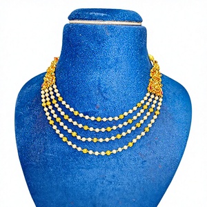 Elegante Collar de Cadena Plateada con Cristales Cuadrados Color Verde Azulado y Perlas, Joyería Minimalista de Moda para Mujer - Product Image 1