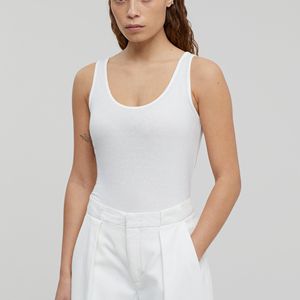 Las camisetas sin mangas premium para mujer son fabricadas por una marca privada con envíos a todo el mundo para el mercado mayorista internacional. - Product Image 6