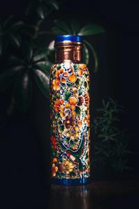 Bouteille d'eau en cuivre martelé bleu de luxe, idéale pour les chambres d'hôtel et la décoration, bouteilles d'hydratation en provenance d'Inde - Product Image 2