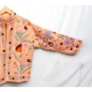 เสื้อแจ็คเก็ตผ้าฝ้ายอินเดียลายทางปักมือแบบซูซานี แขนสั้น ตัดเย็บด้วยมือสำหรับผู้หญิง เนื้อผ้านุ่ม - Product Image 4