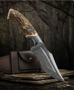 Cuchillo Zombie de Acero de Damasco con Hoja de Punta Caída y Mango de Asta de Ciervo para Uso en Exteriores - Product Image 3
