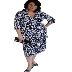 Top décontracté en dentelle de coton imprimé fleuri pour les femmes de grande taille robe de couverture à manches courtes décolleté en V - Product Image 1