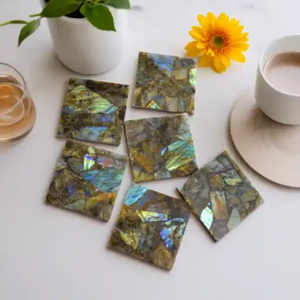 Posavasos de Labradorita, Piedra Preciosa Natural de Feldespato |   Juego de Posavasos Prism Sheen |   Elegante Regalo de Decoración para el Hogar |   Iridisancia Azul-Verde - Product Image 1
