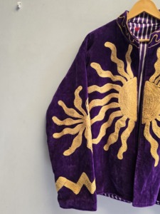 Veste Suzani en velours violet vintage pour femme, broderie dorée artisanale, style ethnique bohème, manteau, vêtements d'extérieur, vente en gros, export - Product Image 2