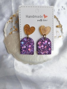 Boucles d'oreilles en résine en forme de cœur avec paillettes faites à la main, motif galaxie violette, bijoux tendance, cadeau pour la Saint-Valentin - Product Image 6