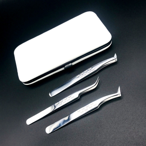 Ensemble de pinces à cils RMI Silver Tone Volume Isolation avec étui magnétique blanc pour extensions de cils - Product Image 3