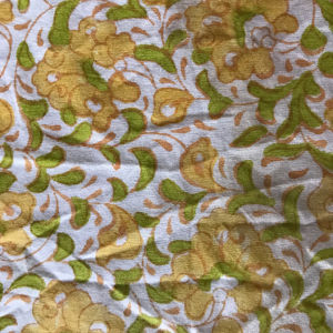 Tela de Algodón Estampada a Mano con Diseño Floral de Mostaza y Oliva sobre Base Blanca, Textil Artesanal Indio - Product Image 3