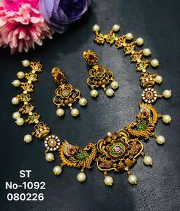 Ensemble collier et boucles d'oreilles en laiton plaqué or avec diamants américains et perles |   Cadeau de mariage et de fiançailles ethnique traditionnel indien - Product Image 5