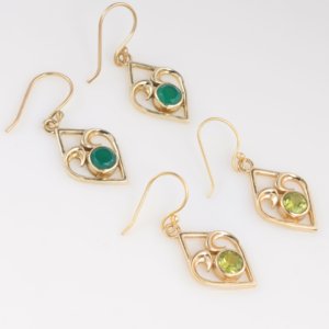 Pendientes Colgantes de Peridoto Natural, Geométricos, de Latón, Chapados en Oro, con Forma de Corazón, Hechos a Mano, Regalo para Mujer, Joyería Minimalista - Product Image 2
