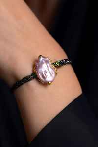 Pulsera de Plata de Ley con Perlas Barrocas de Agua Dulce, Diseñada para una Elegancia Orgánica, Brillo Natural, Lujo Artesanal Atemporal - Product Image 2