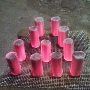 Briquetas de Carbón para Shisha Hexagonales de Lujo Coco de Merades, Empaque Elegante para Distribuidores y Salones de Hookah en los Emiratos Árabes Unidos - Product Image 1