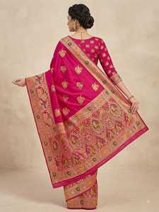 Sari en soie rose BANARASI KATAN avec motifs floraux dorés tissés pour les occasions de mariage, vêtements traditionnels pour femmes - Product Image 3