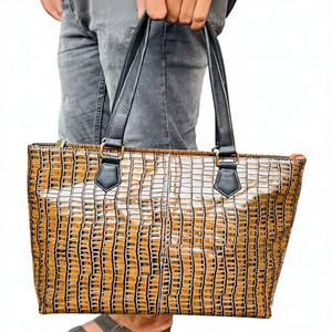 Bolso de Hombro de Cuero Genuino Premium para Mujer, Material Suave, Cómodo de Llevar, con Cadenas, para el Trabajo, Oficina, Viajes, Uso Diario, India - Product Image 1