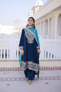 Ensemble Anarkali Salwar en tissu velours 9000 à manches longues, coupe droite, avec bordure, pour mariage, fête et tenue spéciale de cérémonie - En promotion - Product Image 6