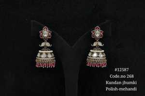 Pendientes Jhumki Kundan Verdes 12587, Pendientes de Flores de Latón Chapado en Oro Mehandi para Bodas Tradicionales y Fiestas, para Mujer - Product Image 6
