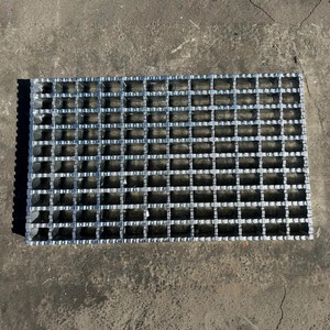Grille en acier galvanisé robuste pour usage industriel, anti-corrosion - Product Image 1