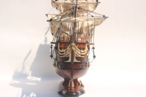 Maquette de bateau en bois HMS Victory de style nautique européen, technique de peinture à la main, design élégant de grand navire, décoration d'intérieur - Product Image 2