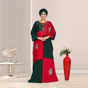 ชุดเดรสยาวผ้าเรยอนสองสี แต่งลายปักอย่างประณีต ทรงเข้ารูปพร้อมผ้าจับจีบแบบนุ่มและชายกระโปรงยาวลากพื้น - Product Image 1