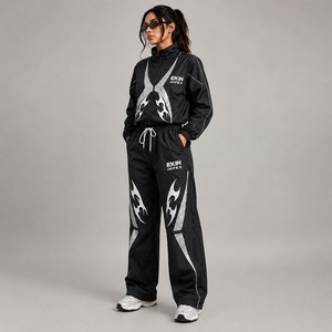 Conjunto Deportivo Personalizado de Nylon para Mujer, Chaqueta Cortavientos y Pantalones Anchos, Ropa Deportiva OEM - Product Image 1