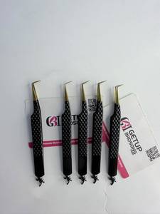 Pince à épiler GETUP BROSONS IMPEX en acier inoxydable, revêtement noir, 90°, coupe Scorpion, pointe dorée, grip diamant, pour cils - Product Image 2