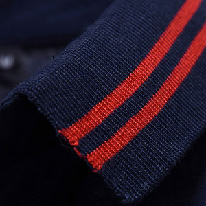 Polo à manches courtes pour homme, bleu foncé, avec blocs de couleur gris et bordure rouge, coupe classique, tricoté, 100 % coton, nouvelle collection, vente flash - Product Image 5