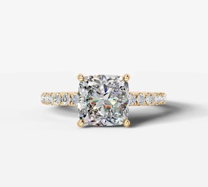 Anillo de compromiso geométrico de moissanita de 8 mm con corte cojín y engaste de garras, chapado en oro amarillo sobre plata de ley 925, clásico nupcial - Product Image 1