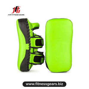 Protector de Muay Thai de Cuero para Entrenamiento de Kickboxing con Cierre de Velcro y Correa Ajustable para la Muñeca - Product Image 4