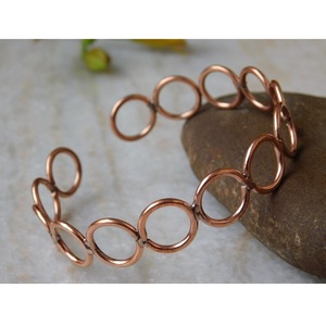 Brazalete de Cobre Hecho a Mano, Diseño Minimalista de Anillo Abierto, Joyería Metálica Moderna para Hombres y Mujeres - Product Image 4