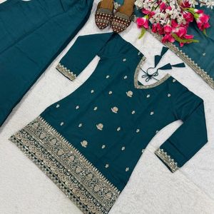 Top de seda romana pesada de diseñador con bordado, con Sharara Palazzo y Dupatta de Mal Chanderi |   Vestido de Fiesta con Lentejuelas de 3mm para Bodas - Product Image 3