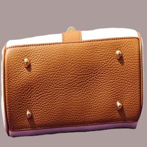 Sac fourre-tout en cuir véritable fait main Royaa |   Sac à main élégant et tendance |   Artisanat artisanal blanc et brun |   Fermeture éclair L26xH18xD10CM - Product Image 3