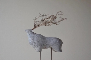 Sculpture miniature de rhinocéros en aluminium sculpté, artisanat d'artistes japonais Tomohiro Suzuki, figurine de faune faite à la main, design moderne pour mur - Product Image 4