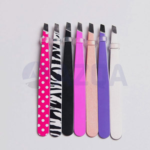 Pinzas para cejas de acero inoxidable con diseño de lunares rosas y punta inclinada, con cabezal angulado para dar forma a las cejas, depilar y cuidar el cabello. - Product Image 6