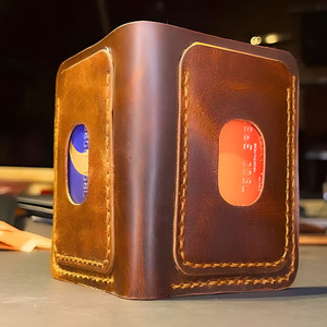 Portefeuille classique en cuir marron fait main avec surpiqûres pour homme, porte-cartes vintage fin avec plusieurs compartiments pour billets - Product Image 1