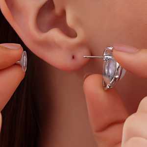 ต่างหูไข่มุกและอะคริลิคทรงสามเหลี่ยมสีรุ้งอินเทรนด์ของ prao - Product Image 1