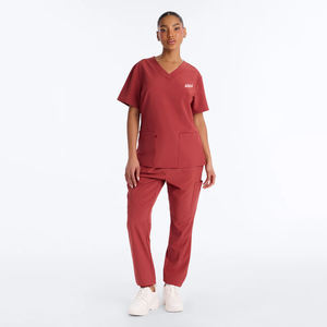 Tenues médicales personnalisées pour femmes avec logo d'hôpital, ensembles de blouses d'infirmière avec pantalon droit en tissu polyester/spandex - Product Image 1