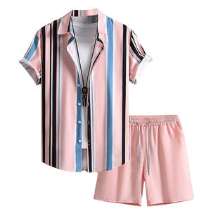 Conjunto de verano para hombre de dos piezas con camisa y pantalones cortos para clima cálido, informal, para viajes a la playa y uso diario, ropa cómoda para hombre. - Product Image 1