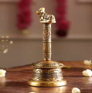 Campana de mano clásica de latón para puja con un adorno de Sheshnaag de múltiples cabezas, disponible a precios de mayorista. - Product Image 3