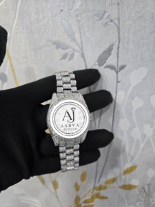 AARVA JEWELS นาฬิกาสแตนเลสสตีลสุดหรูสำหรับผู้หญิง 38 มม. หน้าปัดกลม คริสตัลแซฟไฟร์ ระบบควอตซ์ ตัวล็อคแบบพับได้ - Product Image 3