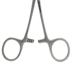 Pinzas para toallas Backhaus de 3.5 pulgadas con punta puntiaguda y ligera curvatura hacia el extremo de las puntas de la mandíbula, de acero inoxidable de grado médico. - Product Image 4