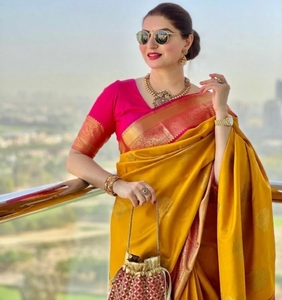 Sari Tradicional KV de Mezcla de Seda Kanjivaram Tejido a Mano (Amarillo) - Product Image 1