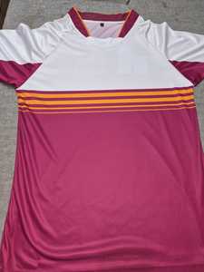 เสื้อเจอร์ซีย์แบบซับลิเมชั่นสั่งทำพิเศษ โลโก้ด้านหน้า โพลีเอสเตอร์ 100% สำหรับการแข่งขันและฝึกซ้อม ระบายอากาศได้ดี แขนสั้น ทรงปกติ เสื้อผ้าสำหรับผู้ใหญ่ - Product Image 3