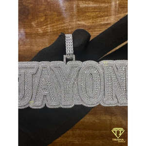 Colgante Personalizado JAYON con Letras en Bloque, Completamente Engastado con Moissanita VVS en Plata de Ley 925 - Product Image 2
