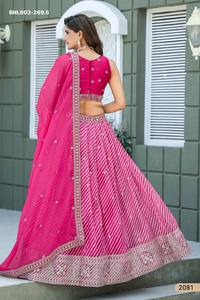 Nouveauté : Ensemble Lehenga-Choli et Dupatta en soie tabby traditionnelle indienne avec motifs imprimés et brodés, pour femme, fabriqué par un fabricant de mode. - Product Image 5