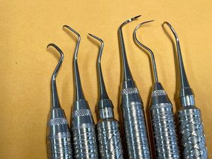 Oferta Especial: Lote de 6 Instrumentos Dentales Ecológicos USA - Raspadores, Preparadores y Scalers Everedge para Higienistas Dentales - Product Image 3