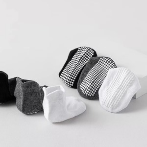 Chaussons d'hiver tricotés pour bébés et tout-petits, antidérapants, solides, sans coutures, pour intérieur, avec possibilité de traitement d'échantillons et de dessins sur mesure. - Product Image 3