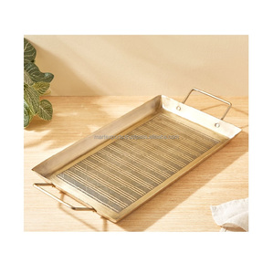 Bandeja de servicio de metal rústico de inspiración vintage, plato hecho a mano de gran tamaño para fiestas decorativas, bodas y festivales - Product Image 1