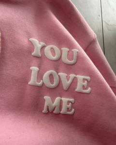 เสื้อฮู้ดดี้ดีไซน์เนอร์ทรงโอเวอร์ไซส์สำหรับผู้ชาย สไตล์สตรีท VVS มีสินค้าพร้อมส่งภายใน 3 วัน ผลิตเสื้อผ้า V1V2 ฮู้ดดี้ - Product Image 4